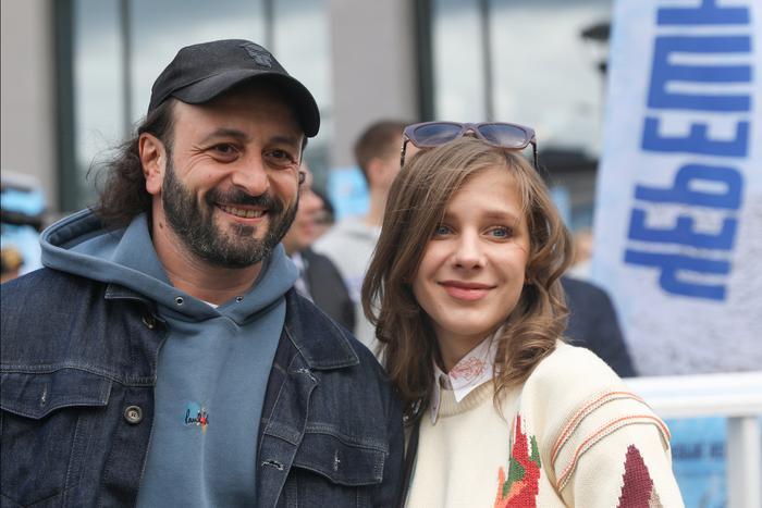 Во втором сезоне сериала "Папины дочки. Новые" вместе с Лизой Арзамасовой снялся Илья Авербух