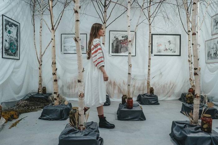 Зубастый серый волк стал символом страха перед неизвестным будущим