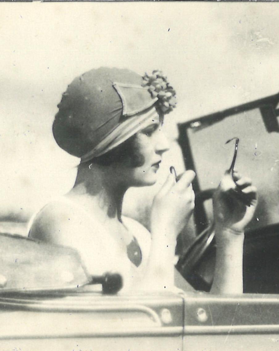 Лиля Брик ревностно реагировала на воспоминания соперницы о последнем годе жизни и дне самоубийства Маяковского