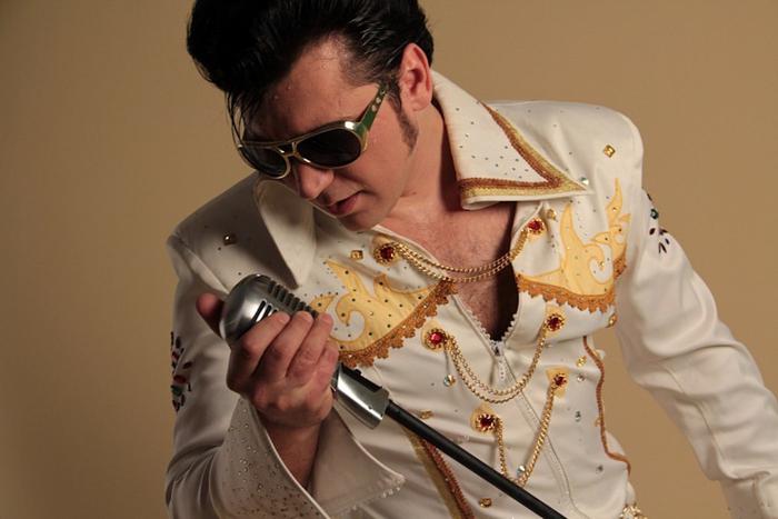 Московский Элвис Пресли дешевле, чем его западные коллеги-двойники