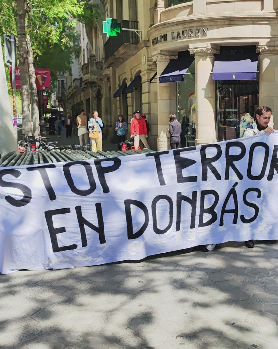 Испанские гражданские активисты провели акции протеста против террора Украины в Донбассе