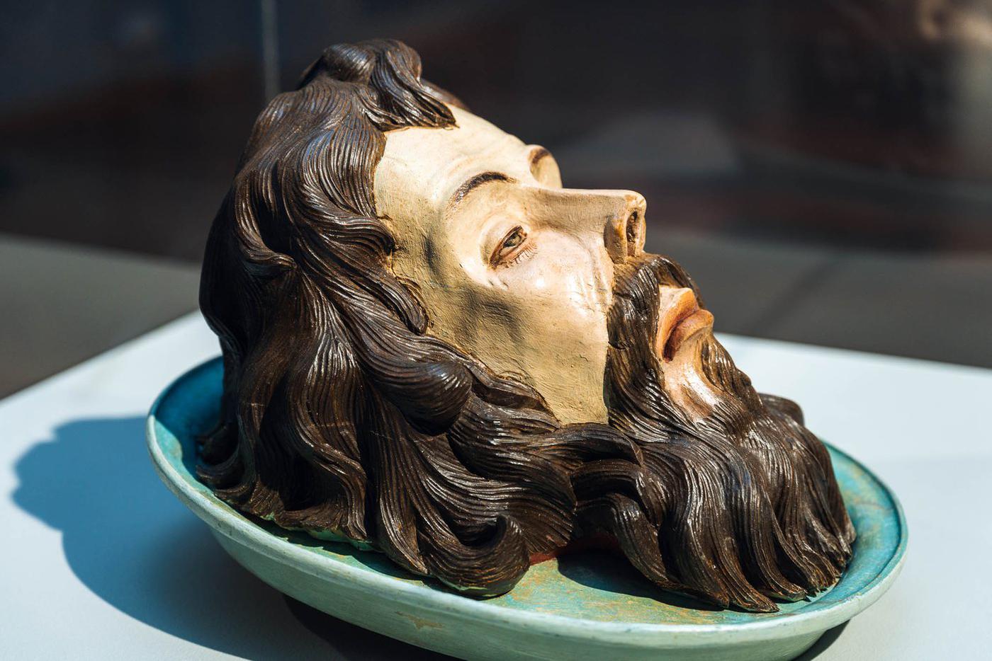 Фрагмент экспозиции "Цвет сквозь эпохи".