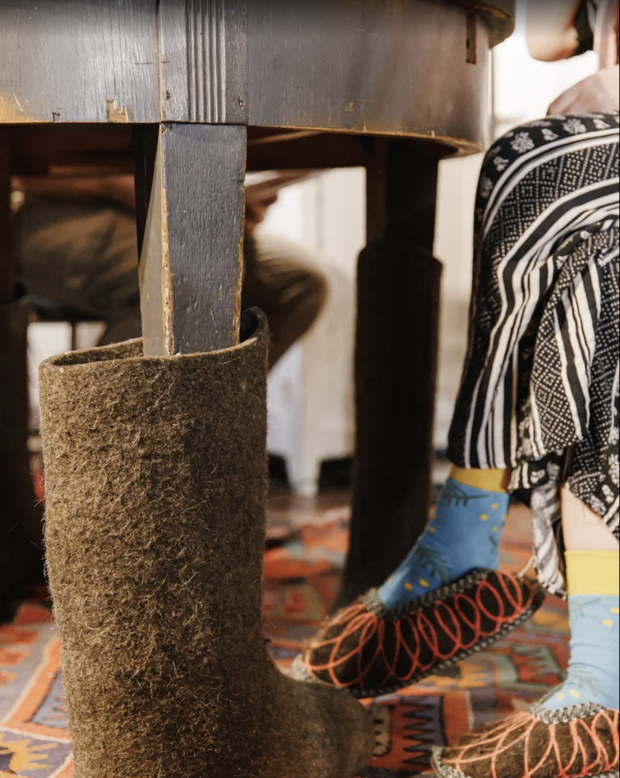 Актёры необычные – и интерьер необычный