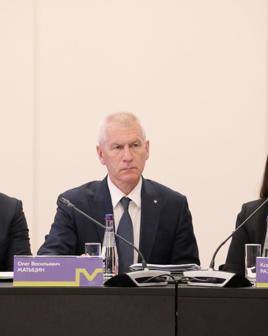 Министр спорта РФ высказался против деления спортсменов на "иноагентов" и "патриотов" из-за их участия в Олимпиаде