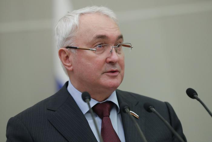 Военнообязанным россиянам в весенний призыв могут прийти одновременно электронная и бумажная повестки