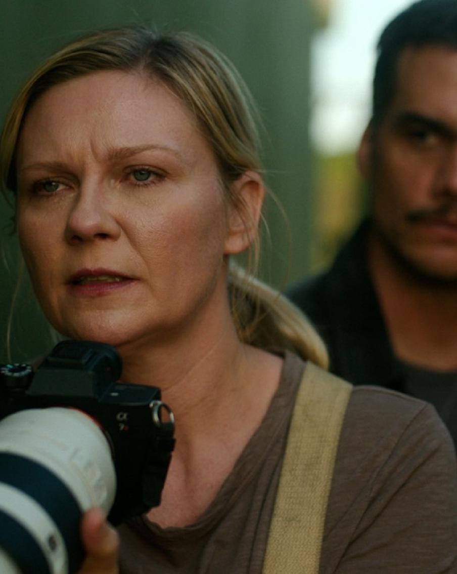 Наблюдай и не задумывайся: "Падение империи" раскроет правила фоторепортажа