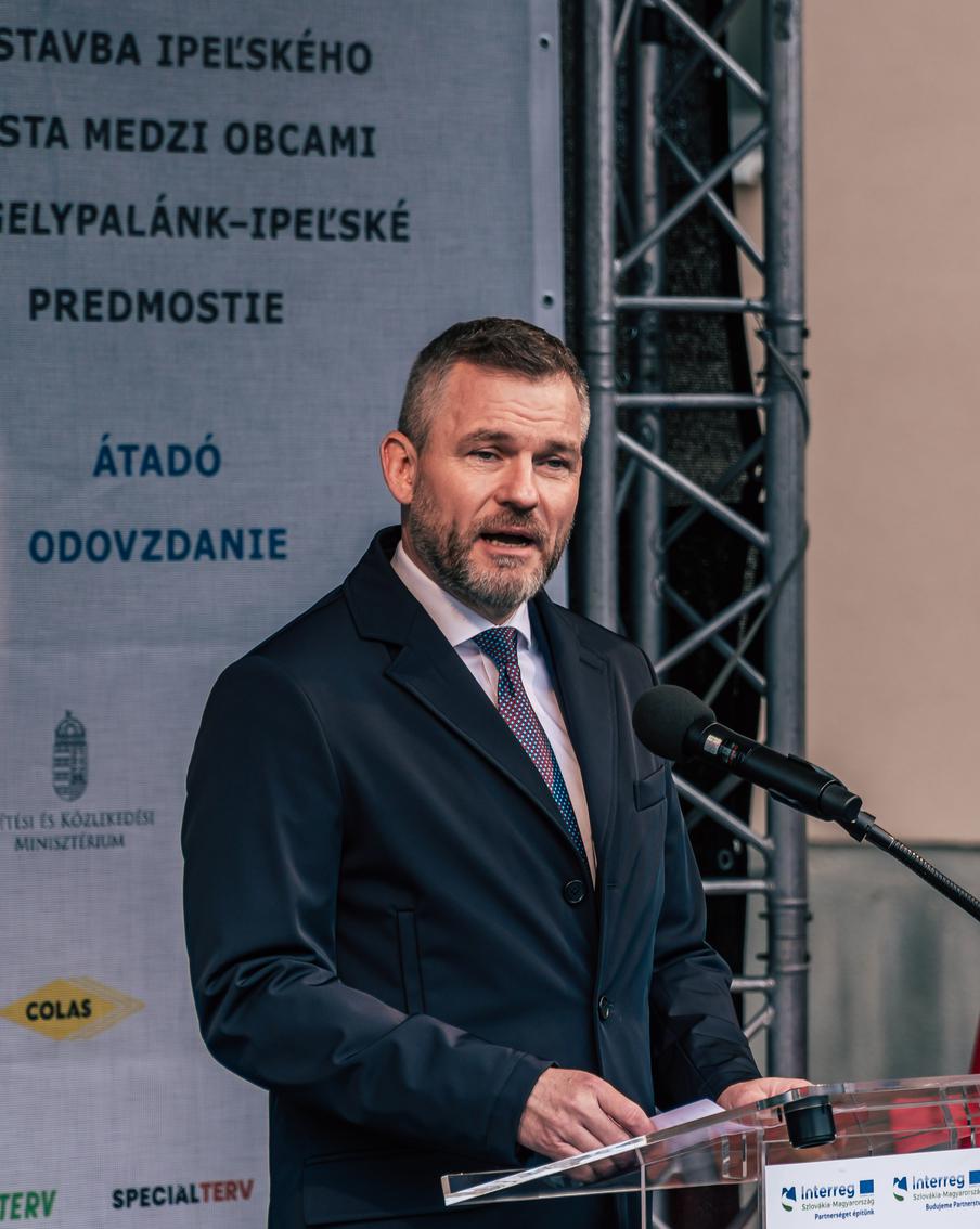 В Словакии на президентских выборах победил выступающий за прекращение поддержки Украины кандидат