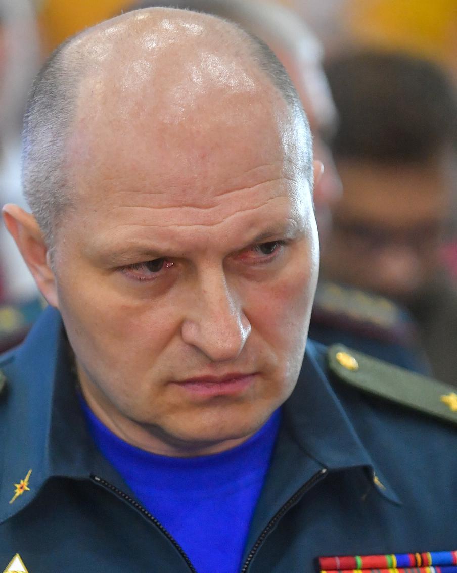 Глава МЧС прибыл в частично затопленный Орск для контроля хода спасательных работ и условий размещения пострадавших