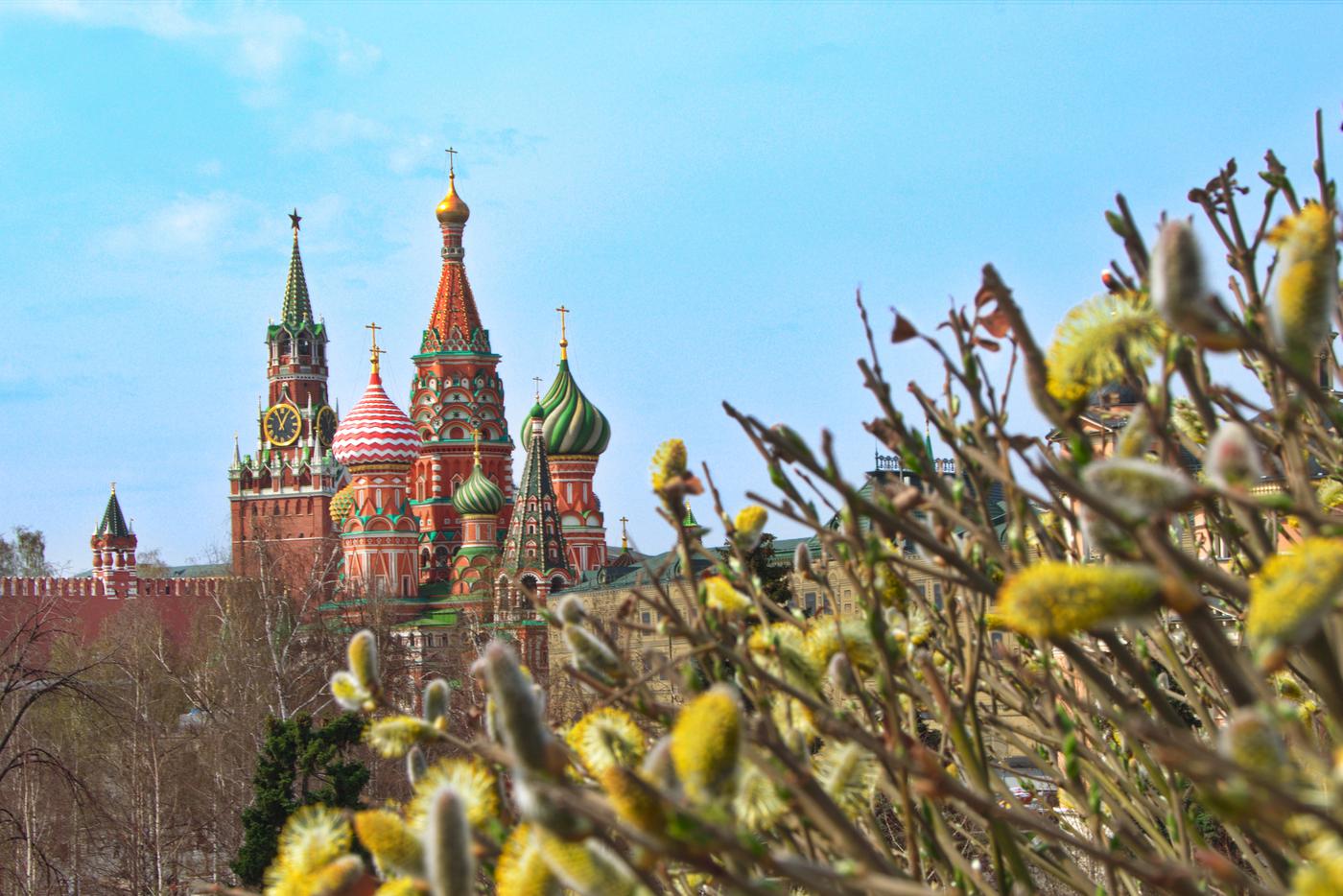 События в москве весной. Москва весной. Москва утро апрель. Кремль весной.