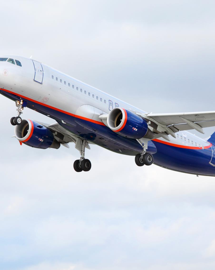 Авиакомпания-владелец следовавшего из Москвы в Орск борта опровергла его смену курса на Тольятти