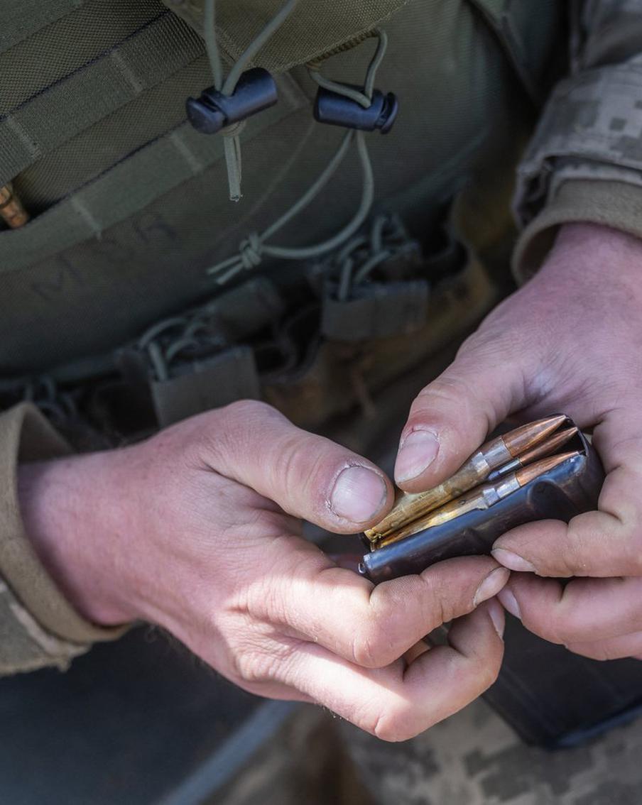 На Украине военные хотели силой забрать на фронт 14-летнего сироту