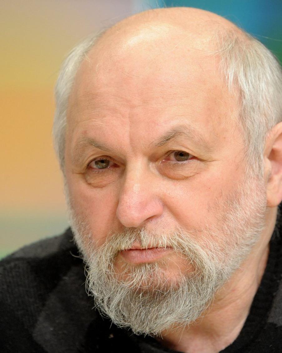 "Меня из гетто вынесли в мешке". Режиссёр Кама Гинкас рассказал о пережитом в детстве ужасе