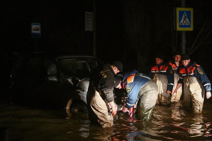 Власти сообщили о более 10 тыс. затопленных домов в Оренбургской области
