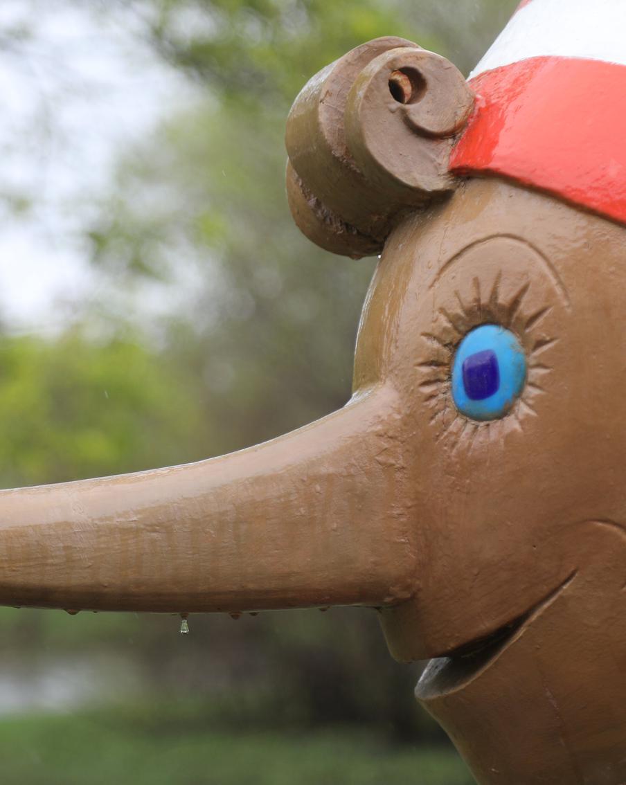 Деревянного "Буратино" каждую весну достают из специального короба