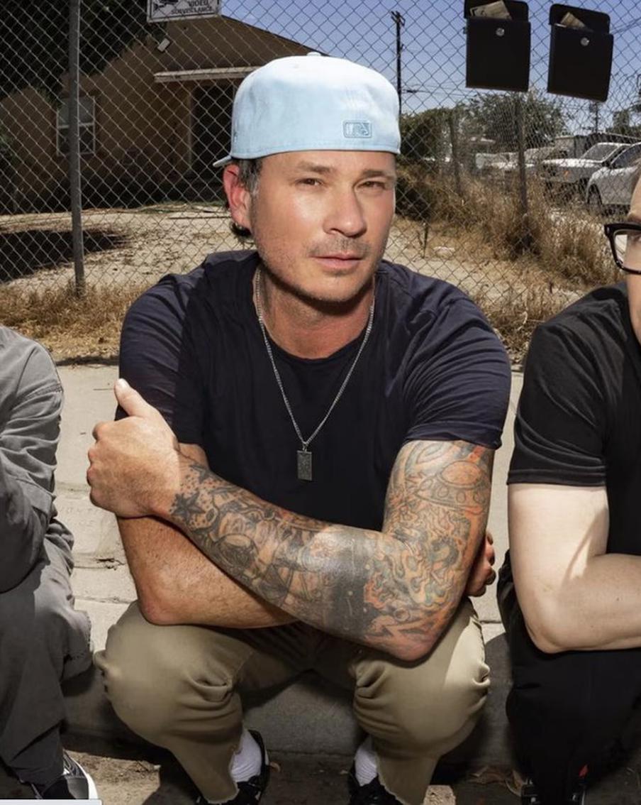 "Мы всё ещё бунтовщики": музыканты Blink-182 объяснили, зачем воссоединились