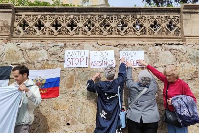 Гражданские активисты в Испании продолжили акции протеста против украинского террора в Донбассе