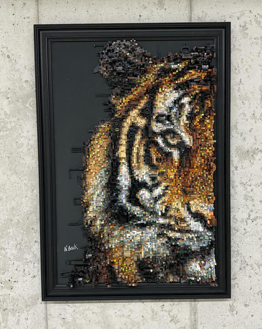 Работа художника М'Брик.