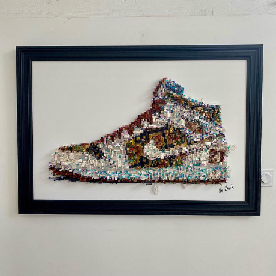 Работа художника М'Брик.