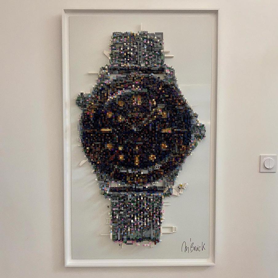 Работа художника М'Брик.