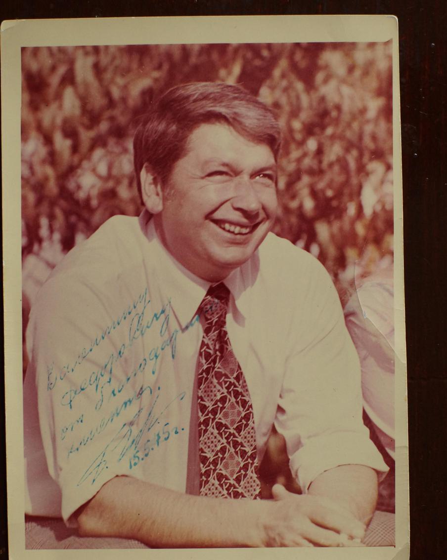 Фотокарточка с космонавтом Борисом Егоровым.