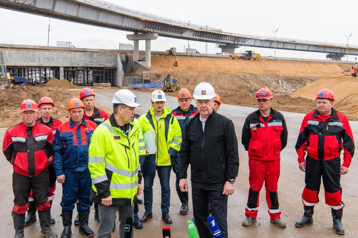 Мэр Москвы Сергей Собянин осмотрел ход строительства трассы, связывающей (МСД) с магистралью Солнцево – Бутово – Варшавское шоссе