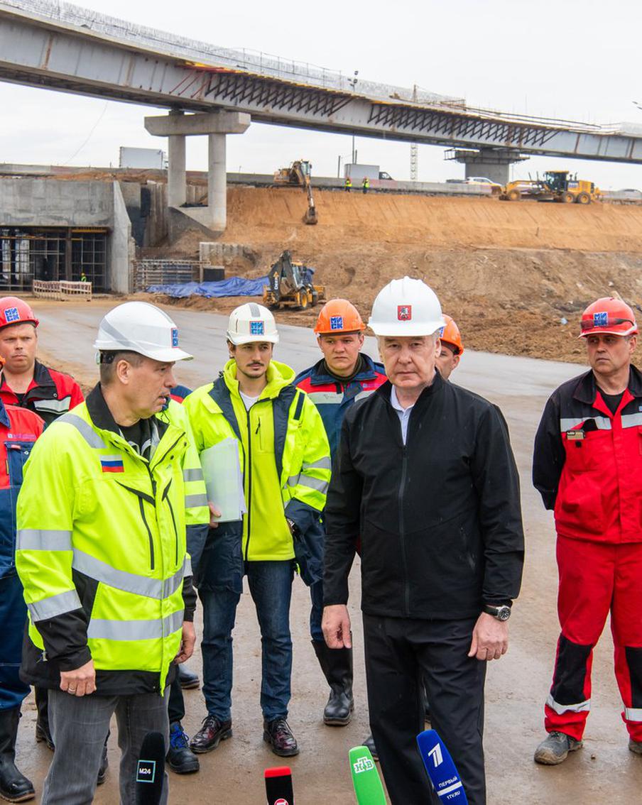 Мэр Москвы Сергей Собянин осмотрел ход строительства трассы, связывающей (МСД) с магистралью Солнцево – Бутово – Варшавское шоссе