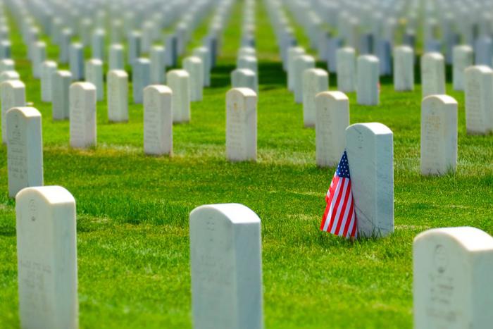 На кладбищах в США появляются могилы уничтоженных на Украине наёмников