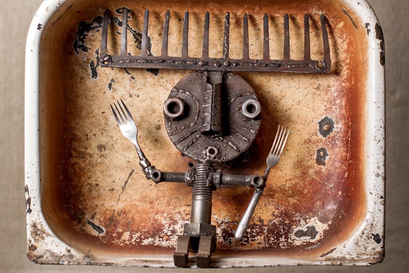 Как старая фляжка и ржавая фара превратились в писателя Пако и Железную маму