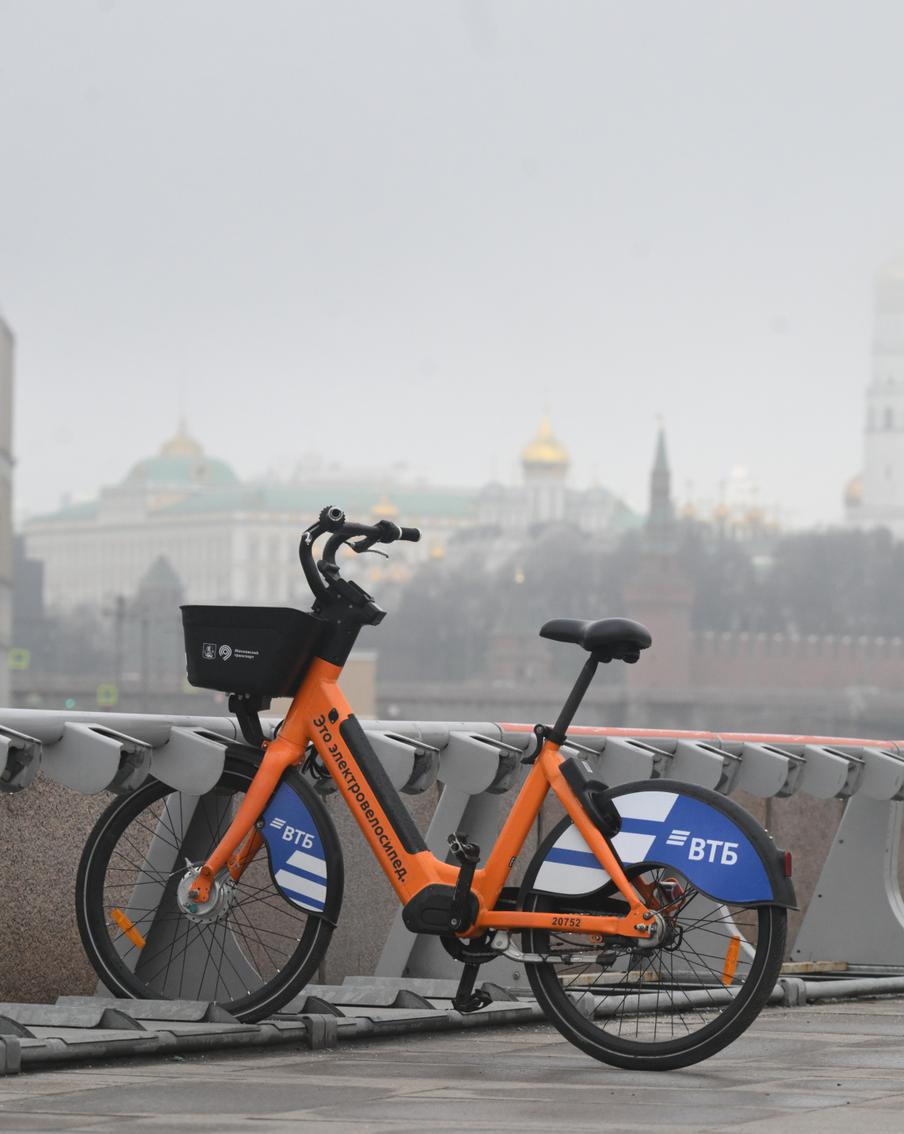 В Москве приступили к установке станционных велосипедов городского проката