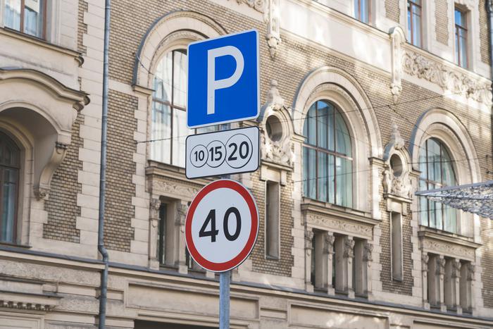 Владельцы электрокаров в январе–марте бесплатно парковались на улицах Москвы 39 тысяч раз