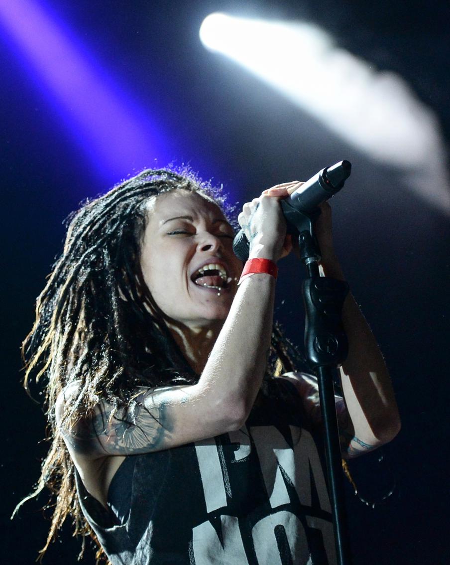 "СЛОТ" продолжит выступать, несмотря на уход фронтмена Дарии Нуки Ставрович