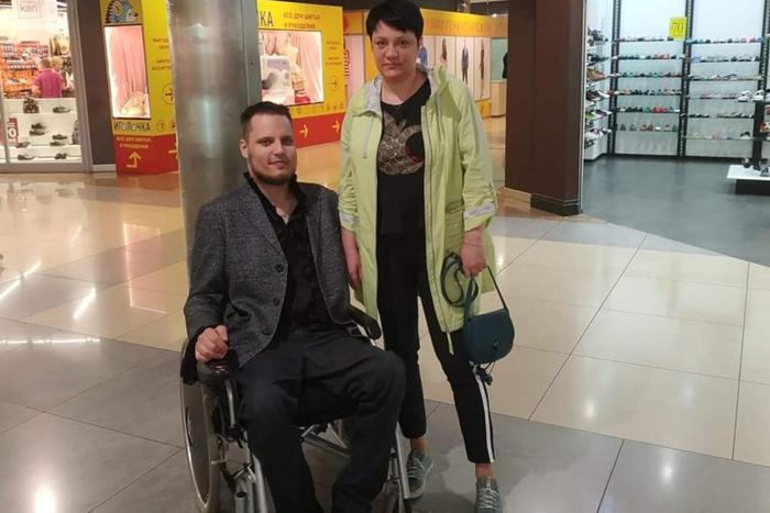 "Сын поступил как настоящий мужчина": мать инвалида-колясочника рассказала, как тот совершил подвиг в "Крокусе"