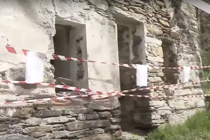 В итальянской заброшенной церкви найдена мёртвая девушка. Она была одета "как вампир"