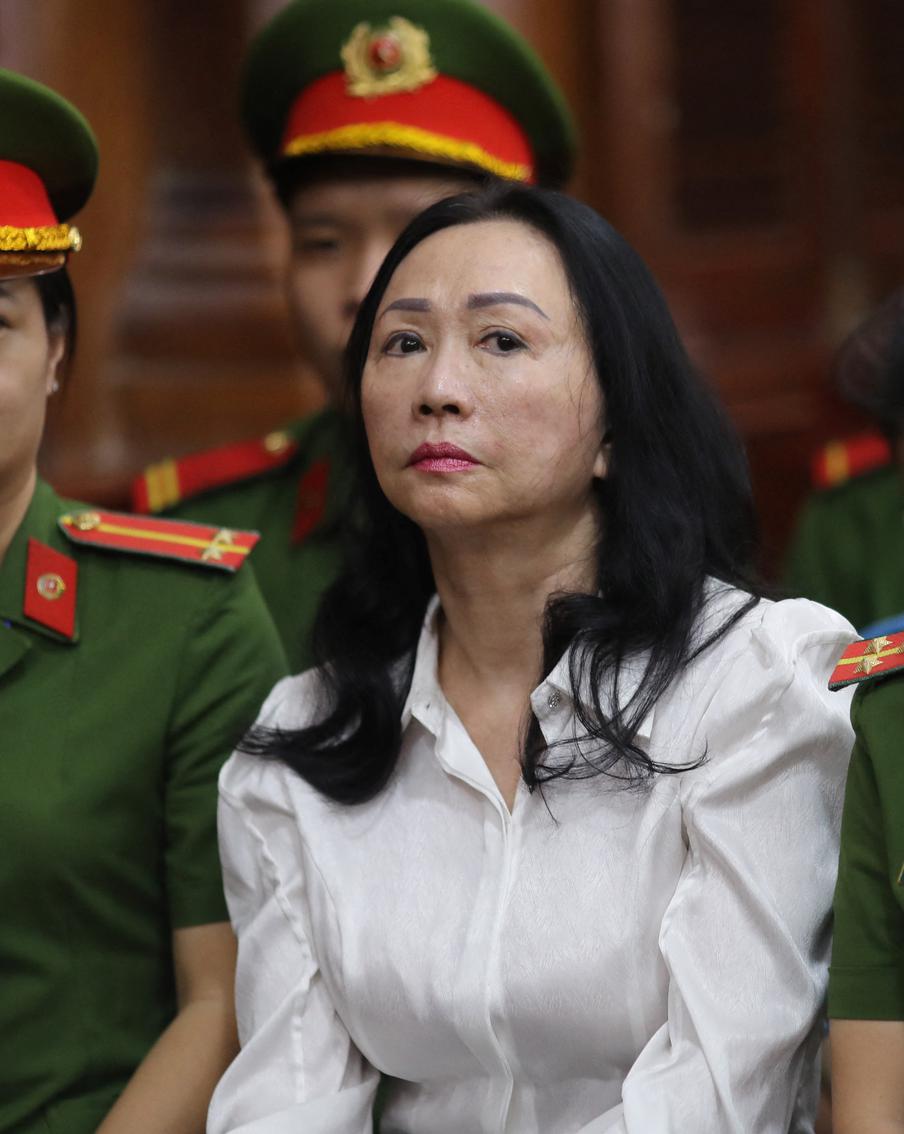 Громкое дело во Вьетнаме: одну из самых богатых женщин приговорили к смертной казни. Она украла 12,5 млрд долларов