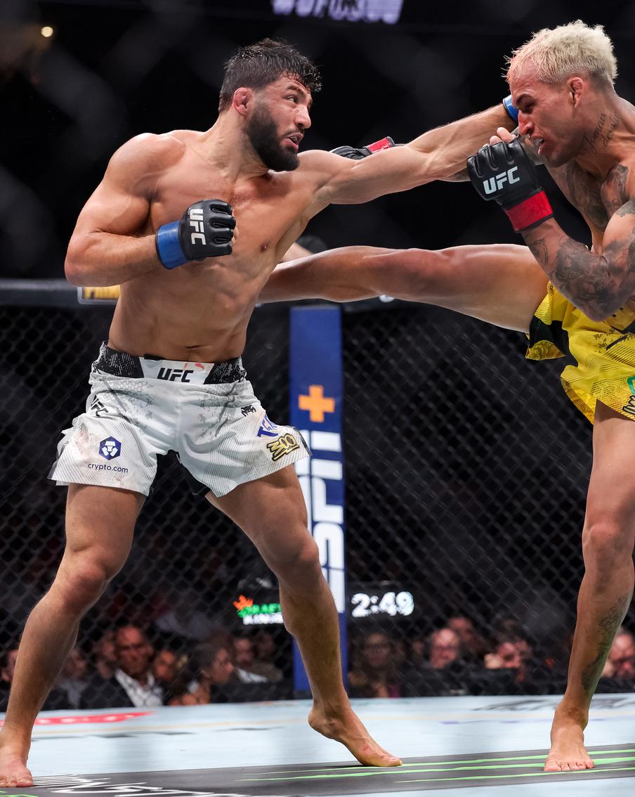 Арман Царукян идёт за поясом Ислама Махачева