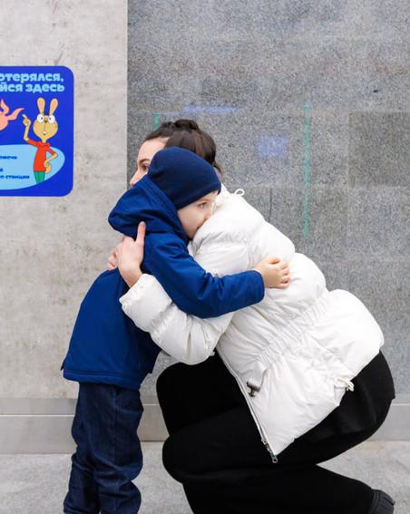 Найти потерявшегося ребёнка помогут наклейки в метрополитене