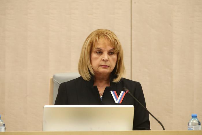 Памфилова вручила Путину удостоверение президента