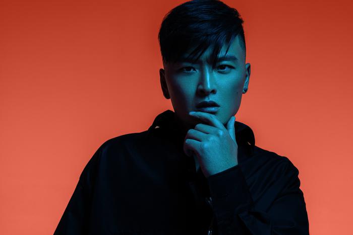 Певец Анатолий Цой рассказал, на какую картину должна быть похожа девушка