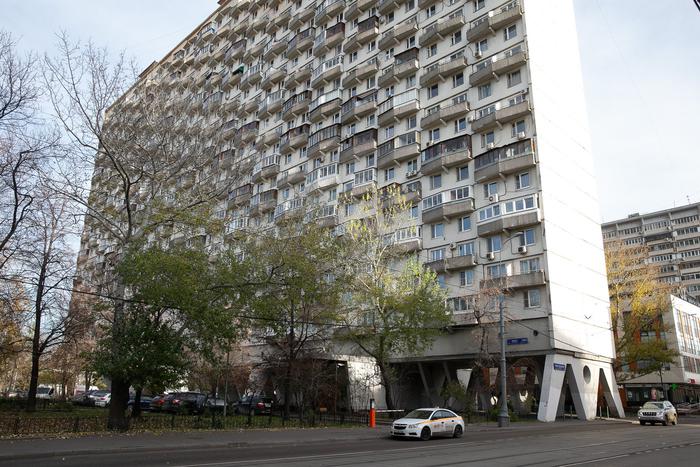 "Архитекторы просто соригинальничали": чем прославился дом-сороконожка возле ВДНХ