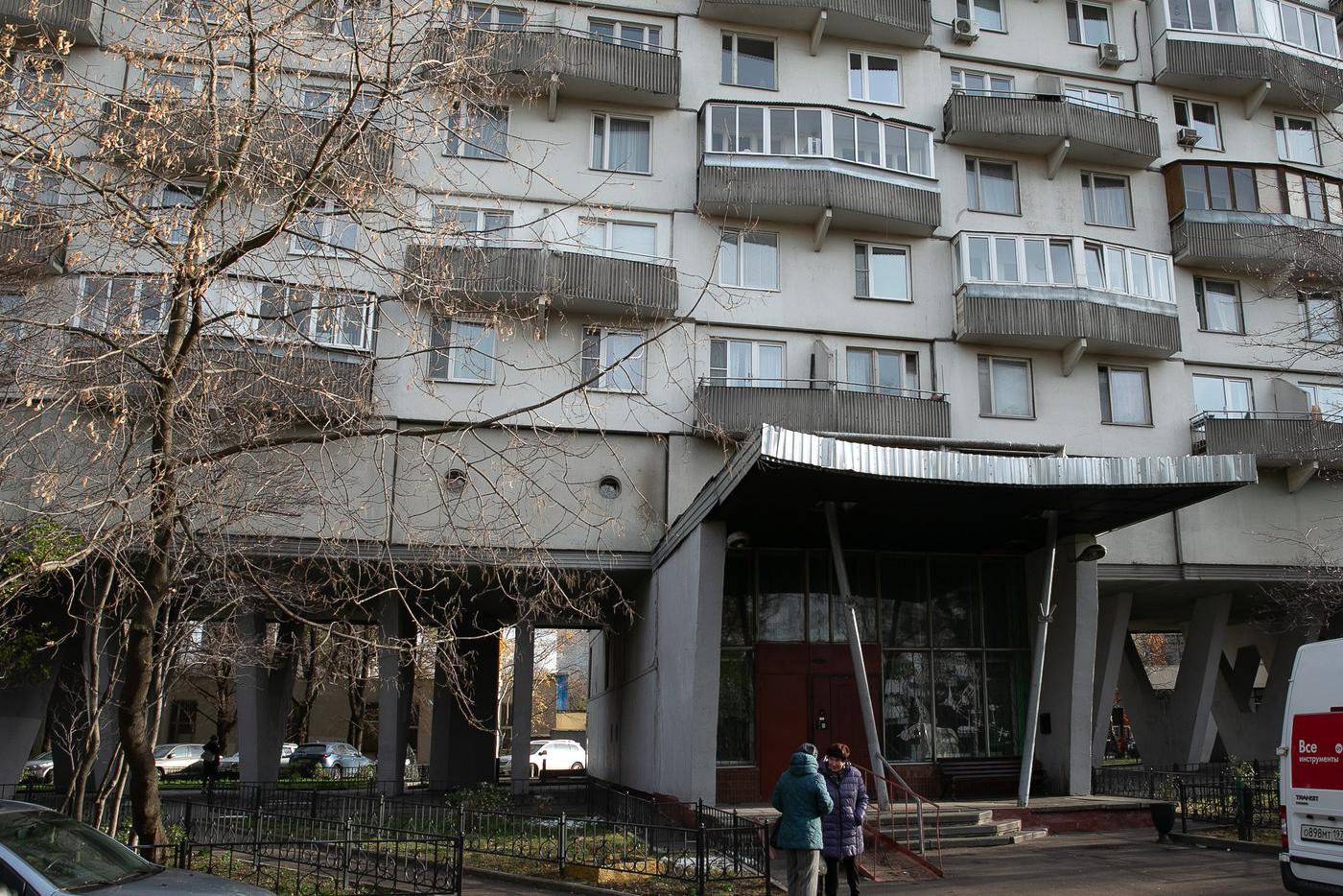 В доме три подъезда.