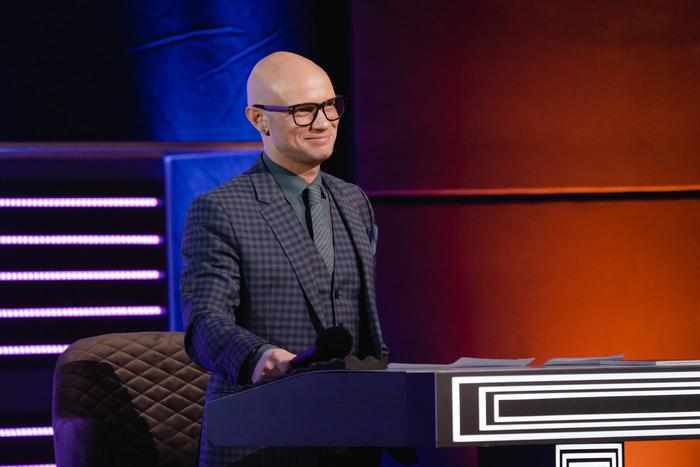 Александр Масляков передал свою тумбу в КВН Дмитрию Хрусталёву