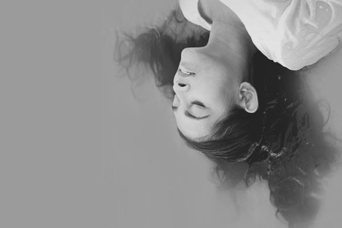 Молчи, скрывайся и таи: в картине "Нирвана" нет ни слов, ни цвета