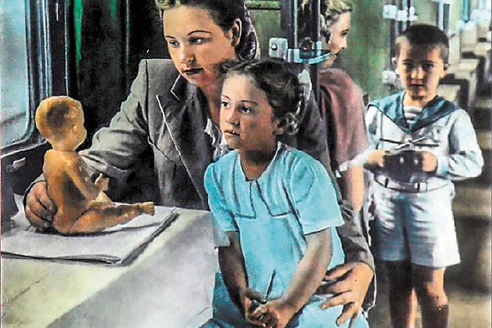 О правилах гигиены в поезде люди могли узнать из уникального альбома