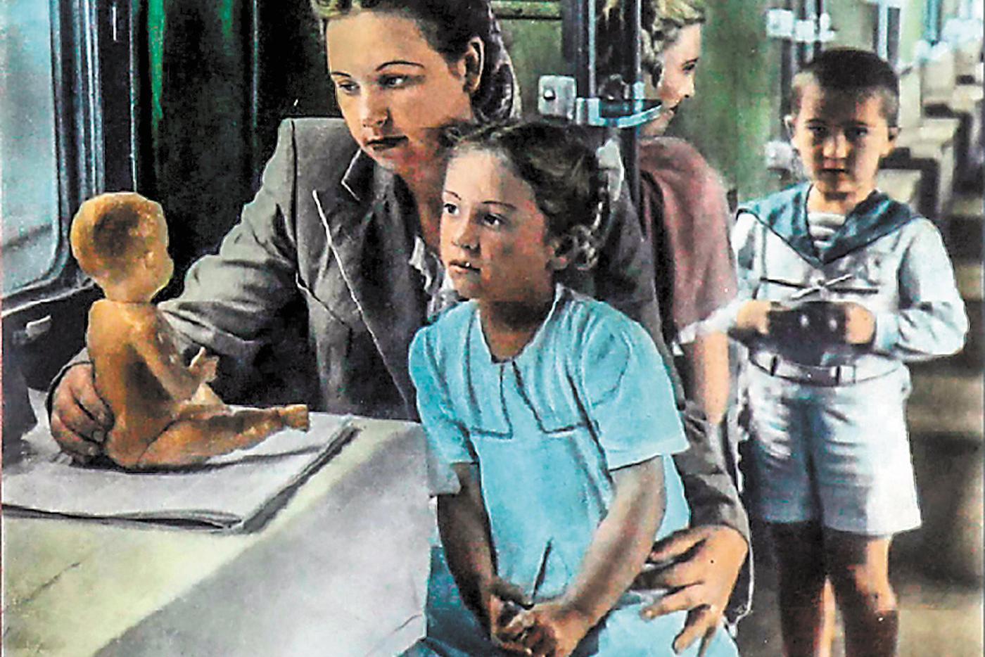 О правилах гигиены в поезде люди могли узнать из уникального альбома