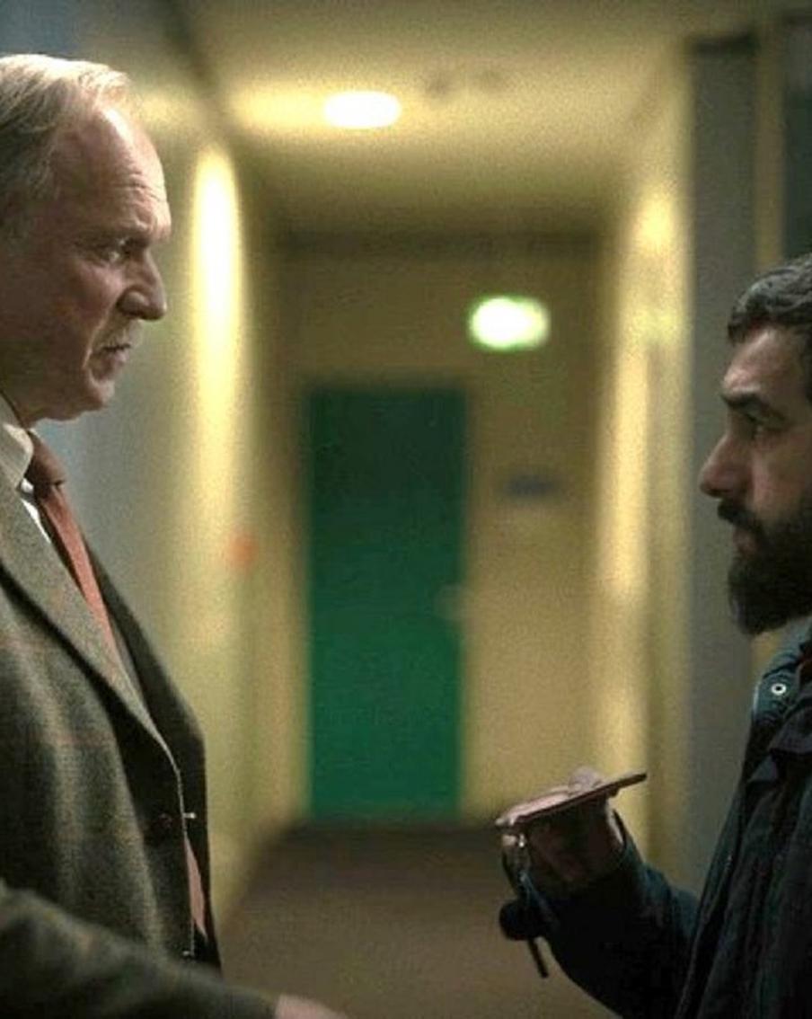 Как разобраться в текстах священной книги, расскажет картина "Мартин читает Коран"