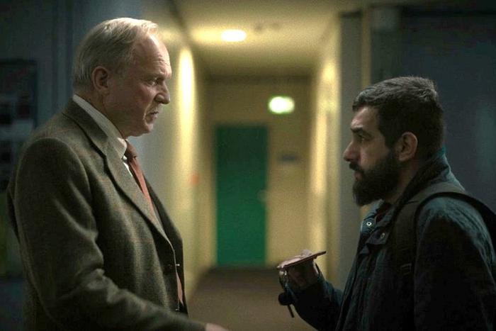 Как разобраться в текстах священной книги, расскажет картина "Мартин читает Коран"