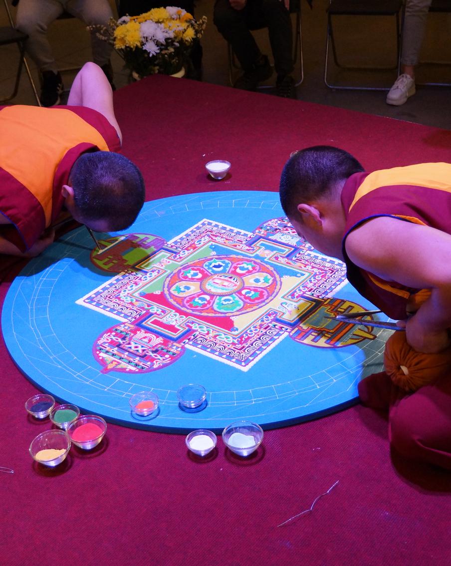 На Буддийском фестивале благой удачи тибетские монахи учили москвичей жить счастливо