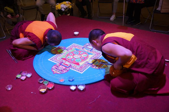 На Буддийском фестивале благой удачи тибетские монахи учили москвичей жить счастливо