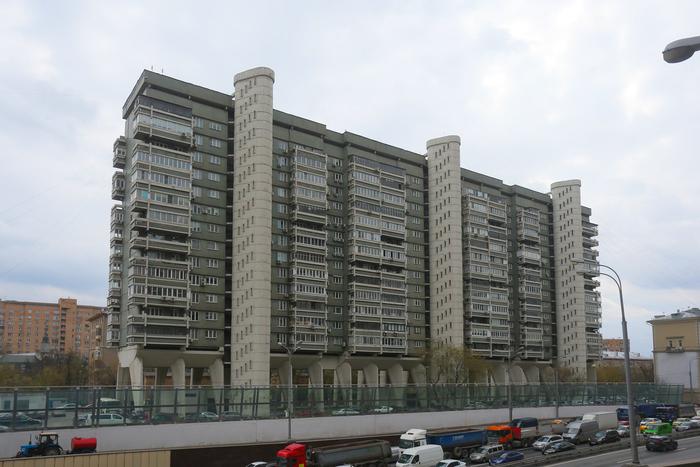 "В подземных этажах спрятан танкодром": какими легендами оброс Дом авиаторов на Беговой улице