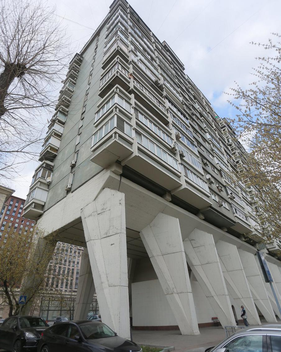 Вид на дом со стороны двора.